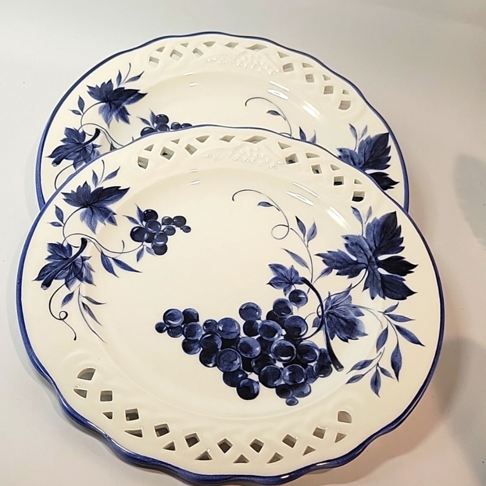Brunelli Designs Italian Blue and White Open Lattice Plate